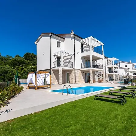 Villa Diminici Villas *