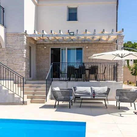 Diminici Villas *
