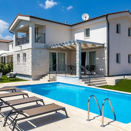 Diminici Villas *
