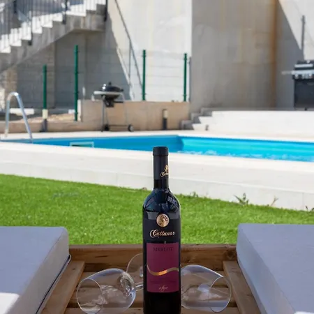 Villa Diminici Villas *