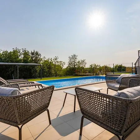 Diminici Villas Vila *