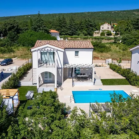 Villa Diminici Villas *